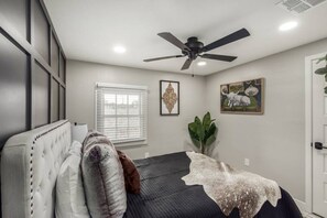 3 bedrooms, desk, iron/ironing board, free WiFi