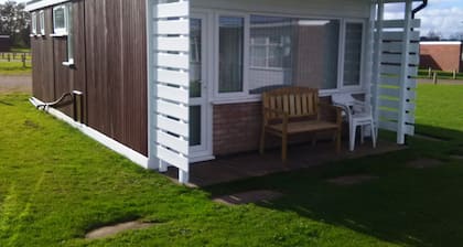 Pet friendly, 2 Bedroom Detached Chalet near Norfolk Broads