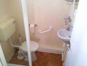 مناشف، صابون، ورق حمّام