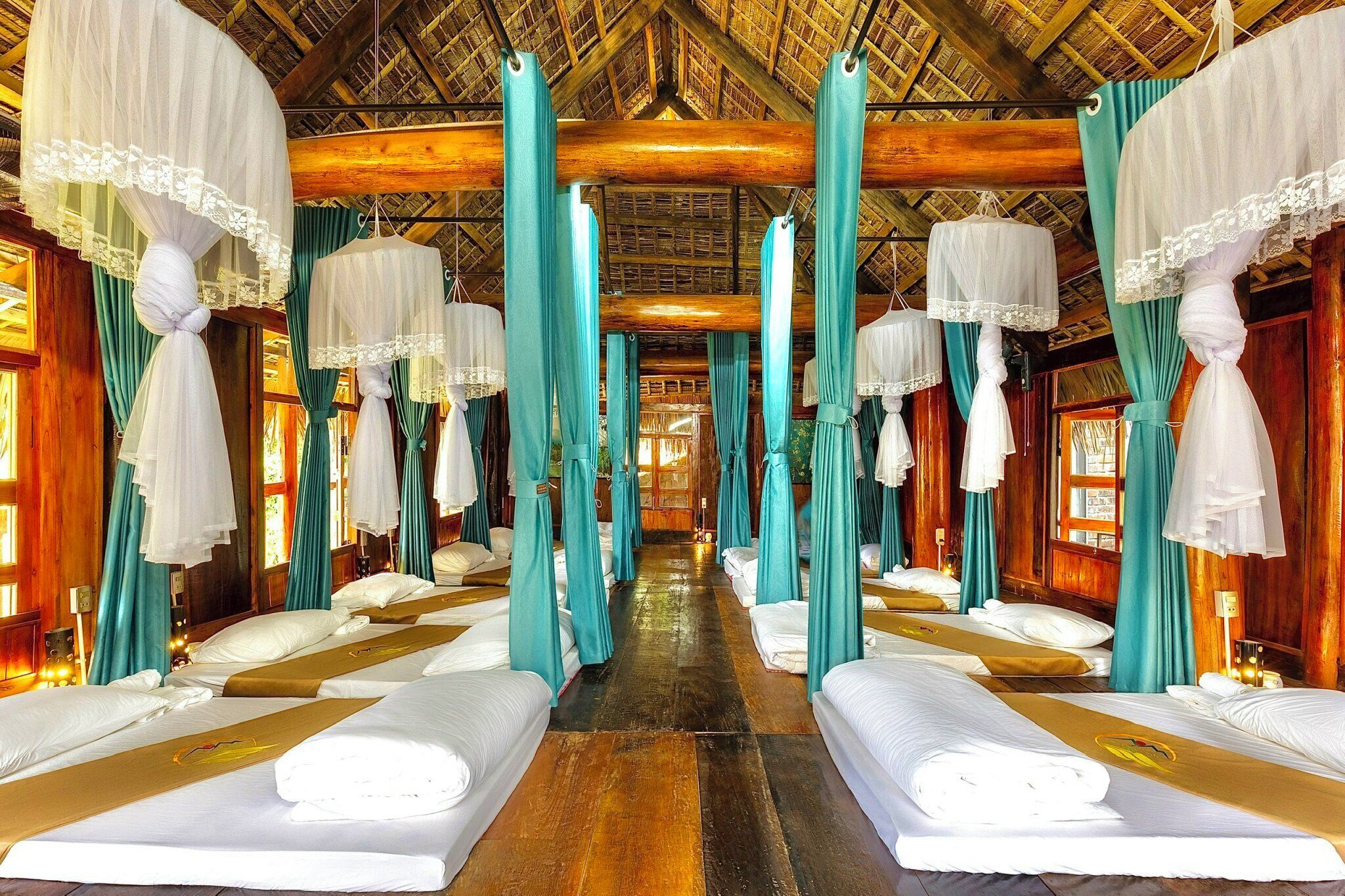 Mini-bar avec articles gratuits, bureau