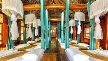 Eenvoudige slaapzaal, niet-roken, uitzicht op bergen | 1 slaapkamer, een minibar met enkele gratis items, een bureau