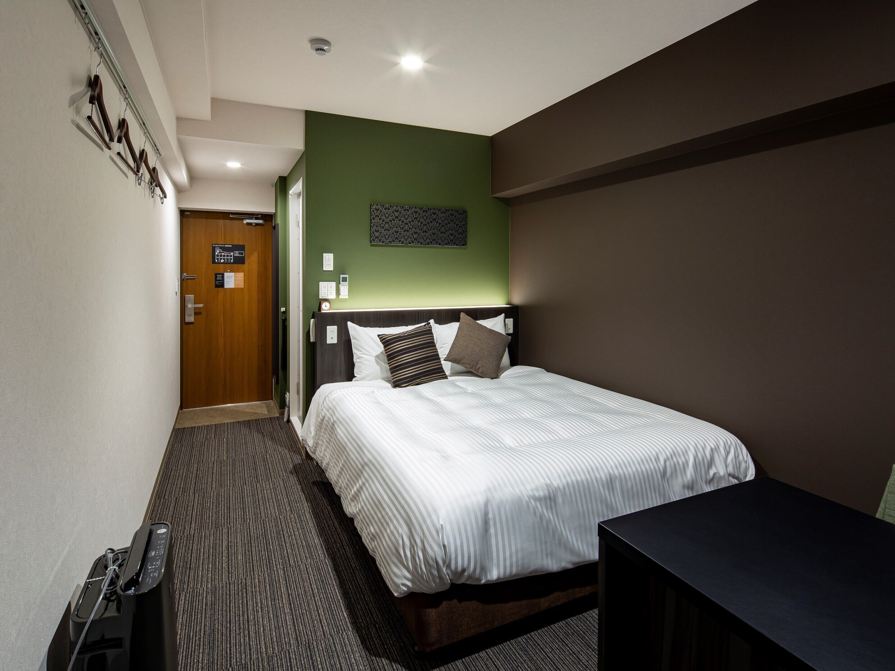 Business Double Room, Non Smoking | In-room safe, desk, blackout drapes, free WiFi