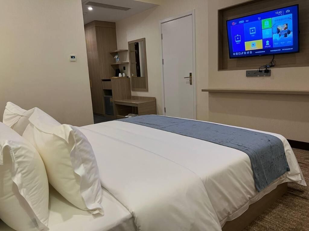 客房内保险箱、办公桌、免费 WiFi、床单