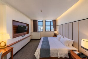 Suite – executive, 1 soverom | Safe på rommet, skrivebord, wi-fi (inkludert) og sengetøy