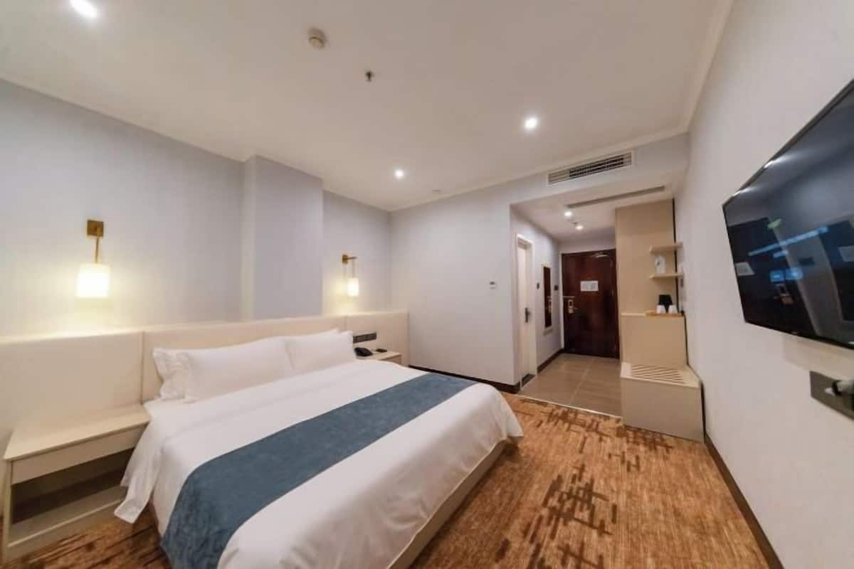 In-room safe, desk, free WiFi, bed sheets