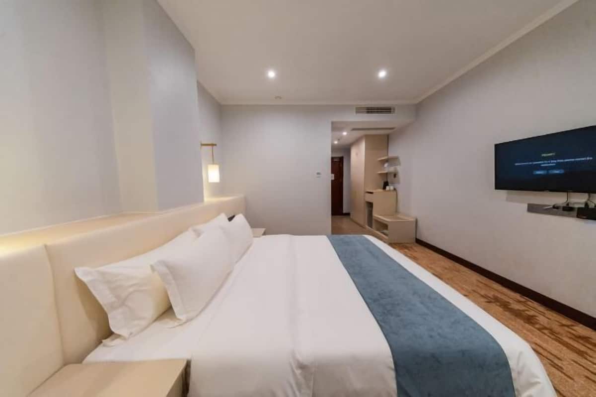 In-room safe, desk, free WiFi, bed sheets