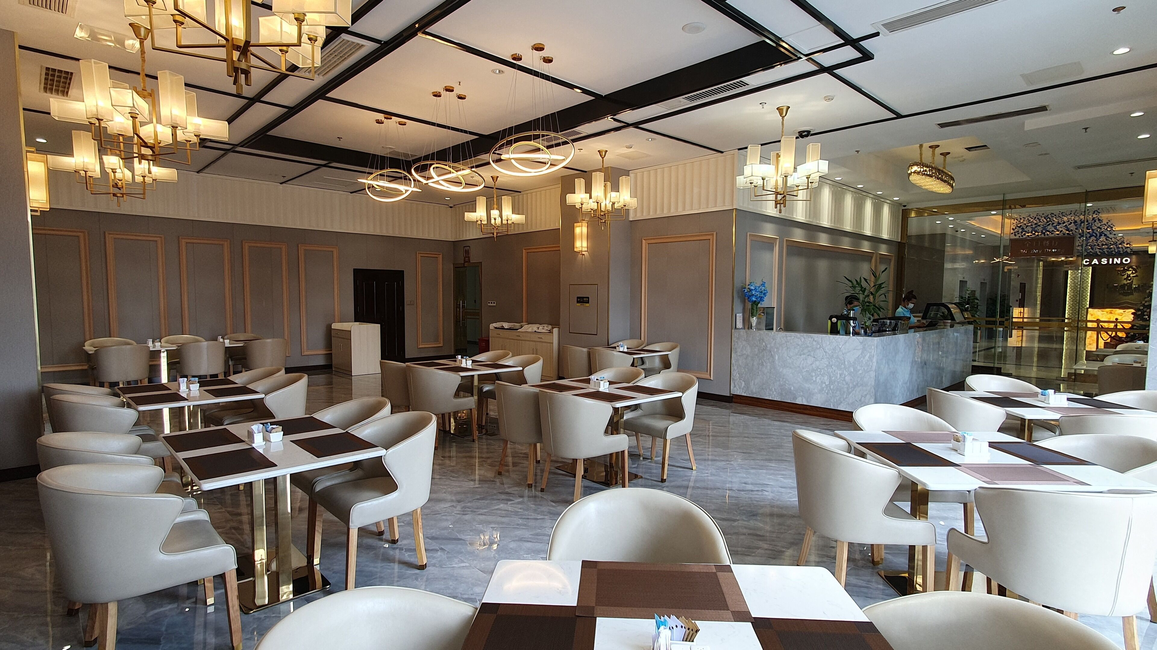 بوفيه فطور يوميًا بتكلفة قدرها (10 USD للشخص)