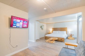 4 bedrooms, desk, iron/ironing board, free WiFi