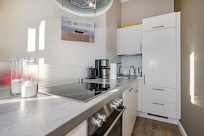 Refrigerador, horno, parrilla de estufa y lavavajillas