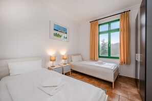 2 bedrooms, iron/ironing board, free WiFi, bed sheets