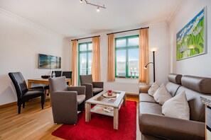 Tv, dvd-afspiller, stereoanlæg