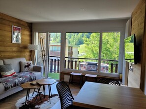 TV - Spacious renovated studio near slopes with balcony, WiFi included, for 4 people in Pra Loup (Pra-Loup)