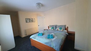 3 bedrooms, free WiFi, bed sheets