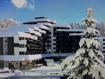 Superb 32 m2 apartment with GARAGE and slope view