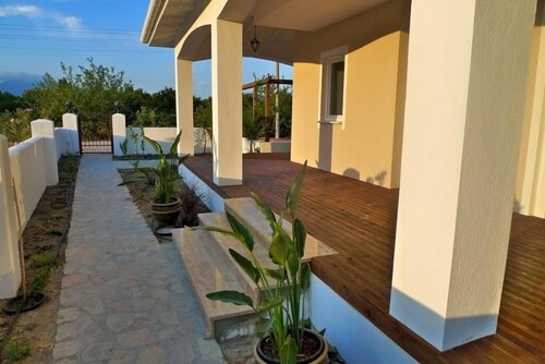 VILLA KOTARE - A 6-BEDROOM VILLA SPLIT INTO 2 UNITS