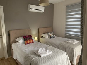 6 Schlafzimmer, Zimmersafe, Bügeleisen/Bügelbrett, Reisekinderbett