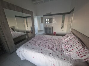 3 habitaciones, tabla de planchar con plancha y wifi gratis 