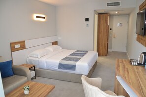 ベーシック ダブルルーム | 高級寝具、羽毛の掛け布団、ミニバー、セーフティボックス (室内)