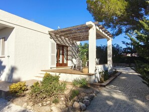 Exterior - Charming Villa with Private Pool, Near Beach and Port (L'Ametlla de Mar)