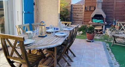 4-Room Villa with Private Pool, Air Conditioning, Parking for 6