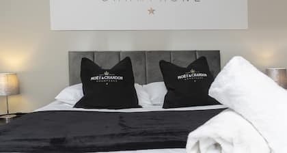 Champagne House - 3 Bedroom Townhouse