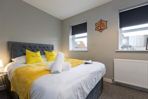 3 عدّة غرف نوم ومكواة/لوح كي وواي فاي مجانًا وملاءات أسرّة