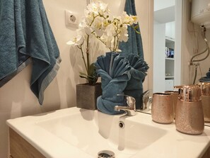 Hårføner og håndklær