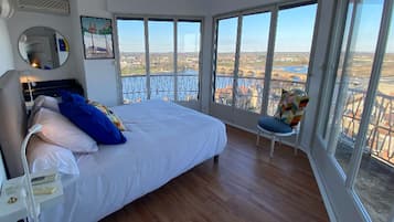 2 bedrooms, internet, bed sheets