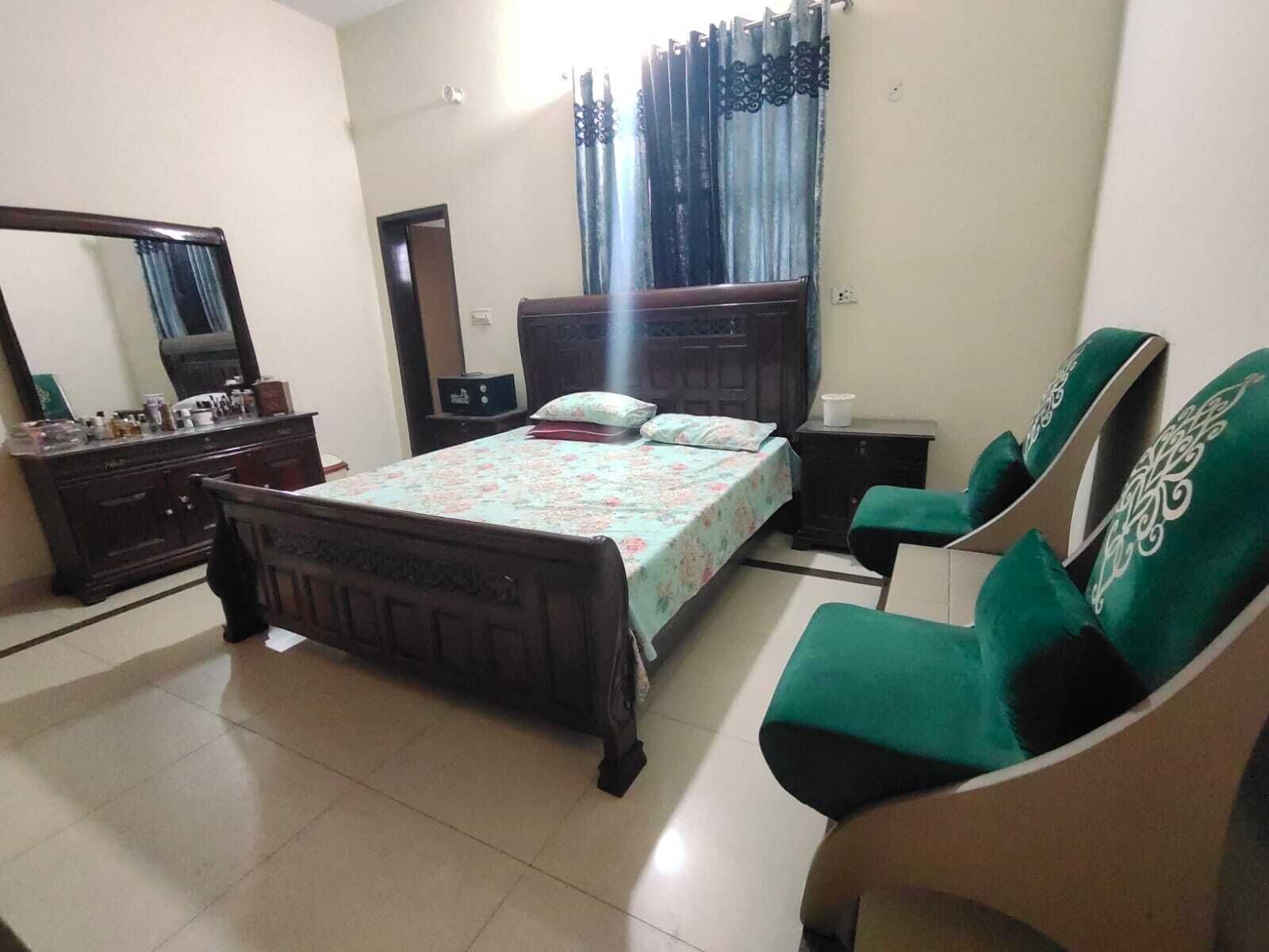 2 عدّة غرف نوم وخدمة الإنترنت