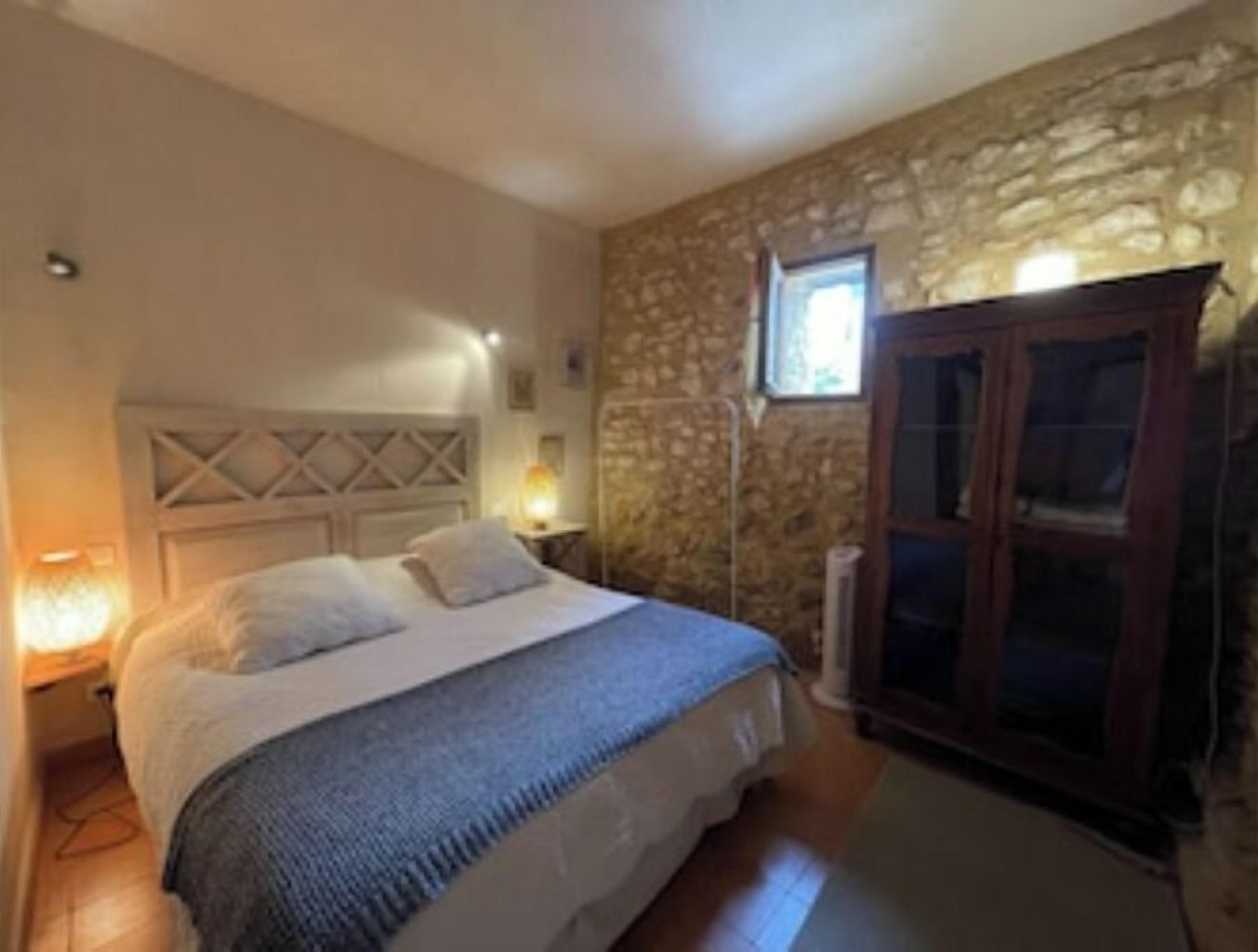 12 chambres, fer et planche à repasser, lit parapluie, Wi-Fi gratuit