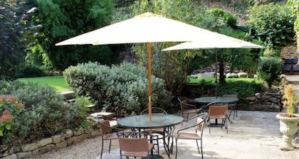 Monet Apartment - charming apartment with river view