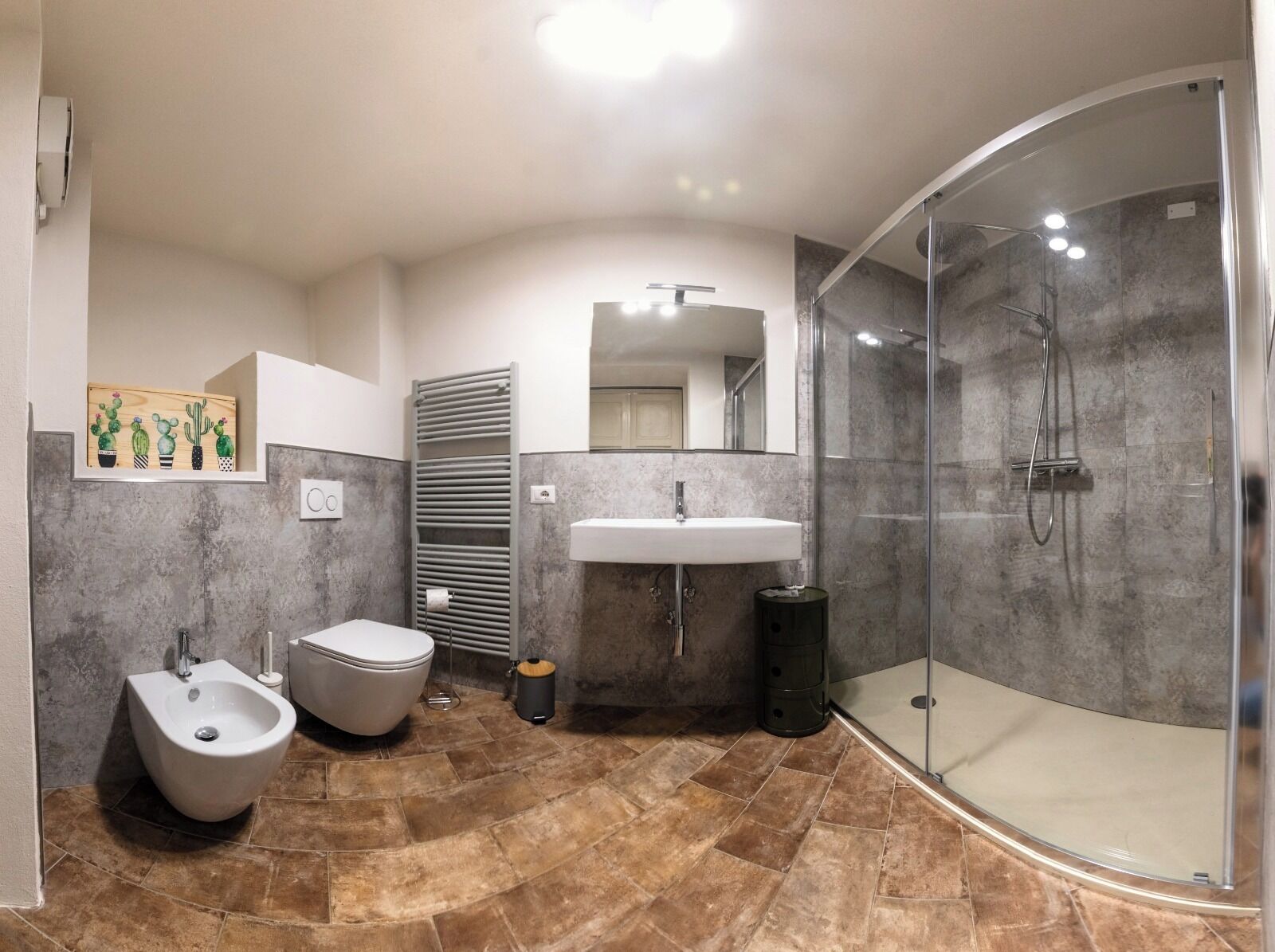 Dusche, Haartrockner, Bidet, Handtücher