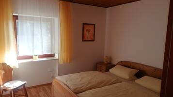 2 dormitorios, cuna de viaje, wifi gratis y ropa de cama