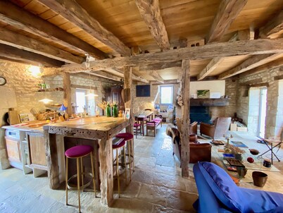 Magnificent Quercy Blanc house in the heart of the Cahors vineyards