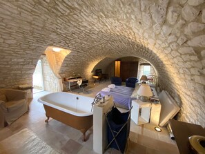 7 bedrooms, iron/ironing board, travel crib, WiFi