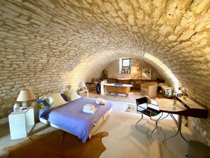 7 bedrooms, iron/ironing board, travel cot, WiFi - Magnificent Quercy Blanc house in the heart of the Cahors vineyards (Barguelonne-en-Quercy)