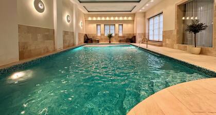 Large luxury villa with indoor pool 25 mins to central Warsaw