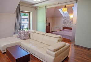 7 bedrooms, desk, iron/ironing board, free WiFi