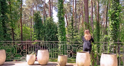 Large luxury villa with indoor pool 25 mins to central Warsaw