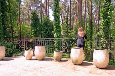 Large luxury villa with indoor pool 25 mins to central Warsaw