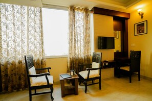 Luxury Double Room | Living area | 32-inch LCD TV with satellite channels, TV - Hotel Cheelgadi (Jaipur)