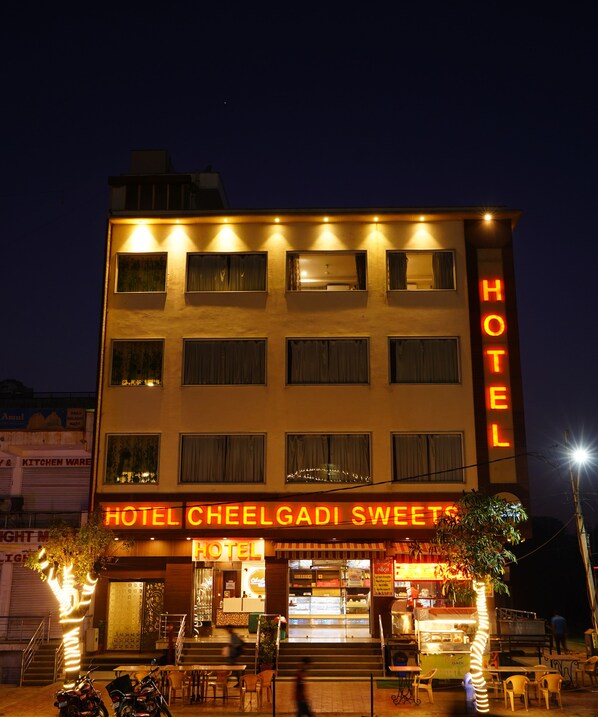A hotel with a sign for Hotel Cheelgadi Sweets.