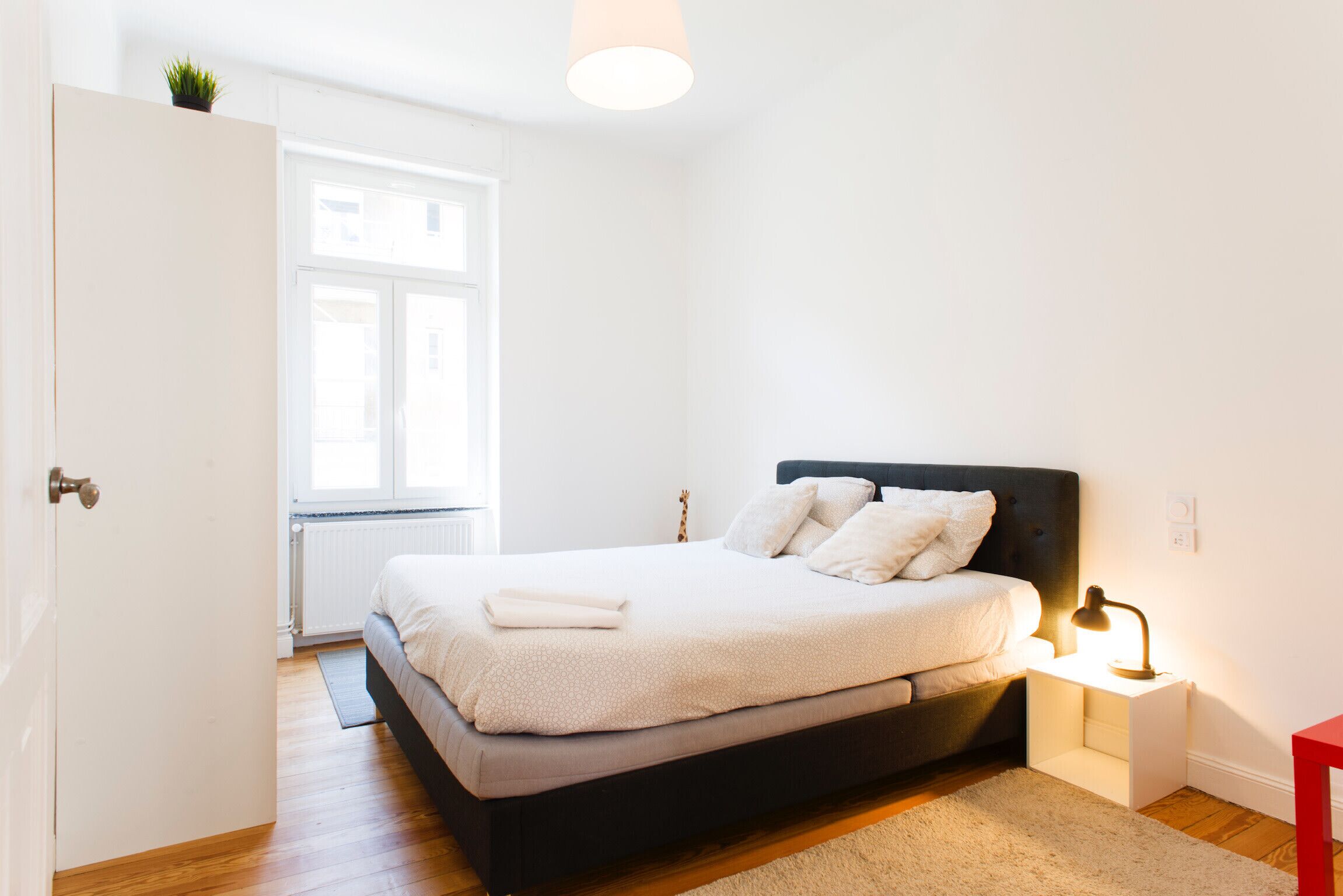 2 habitaciones, tabla de planchar con plancha, wifi y ropa de cama 