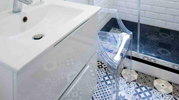 Free toiletries, hair dryer, towels