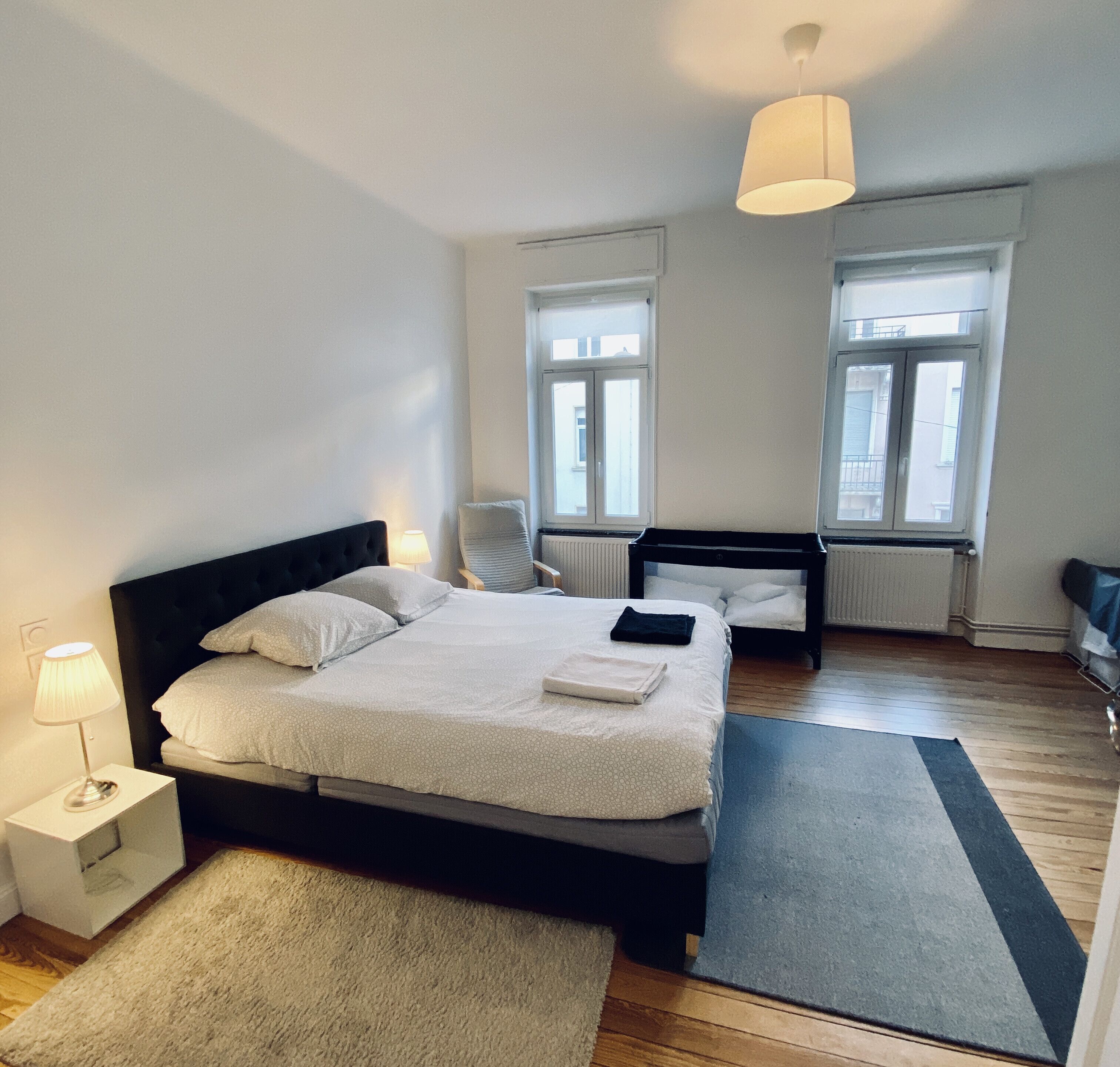 2 chambres, fer et planche à repasser, Wi-Fi, draps fournis