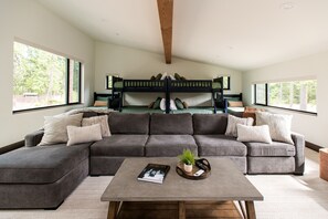 5 bedrooms, desk, iron/ironing board, free WiFi - Stunning modern luxury in the Cascade Mountains (Cle Elum)