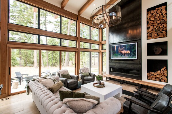 Smart TV, fireplace, video games, books - Stunning modern luxury in the Cascade Mountains (Cle Elum)