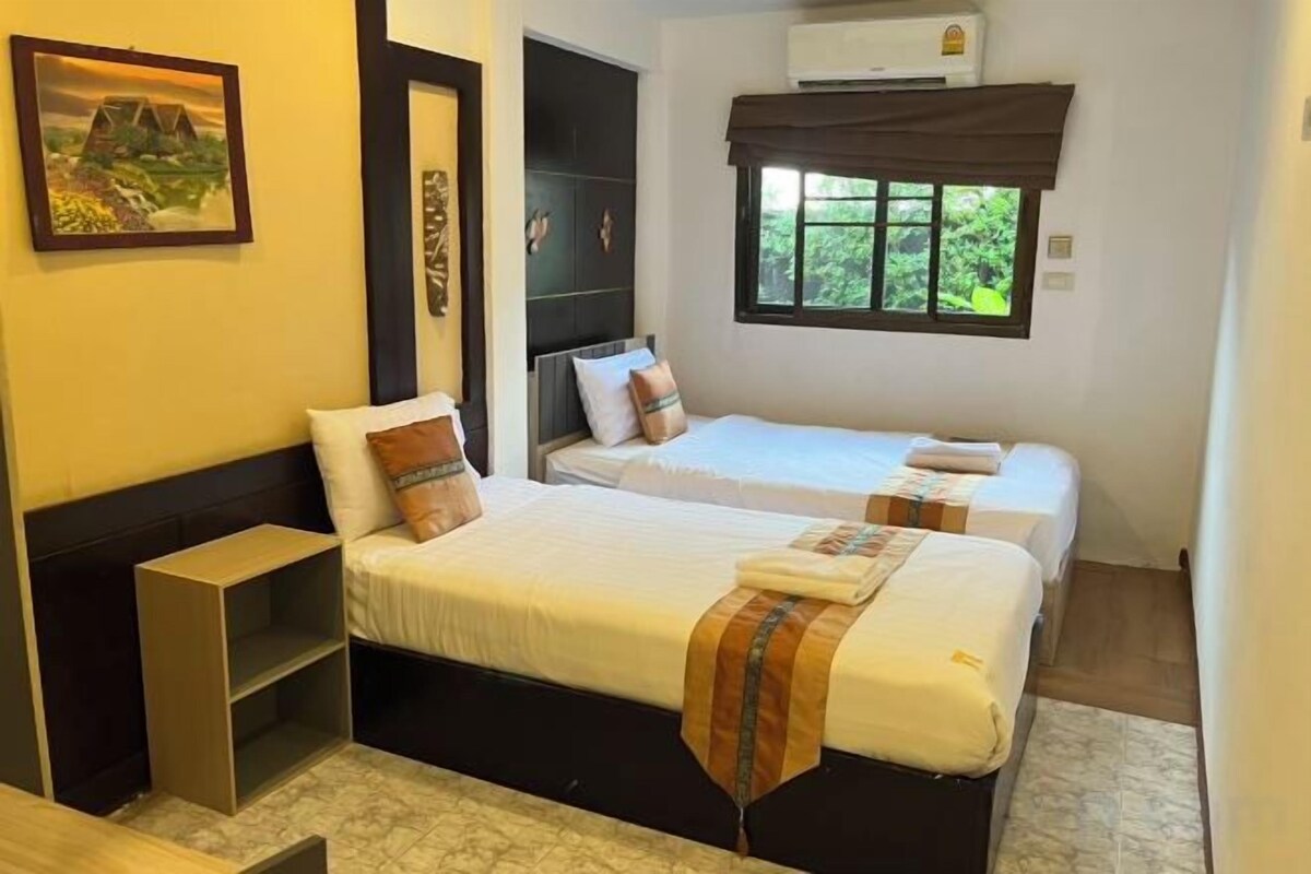WiFi (free), bed sheets