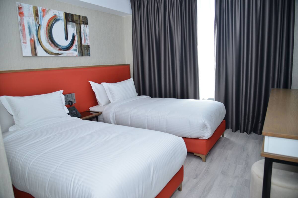 In-room safe, soundproofing, iron/ironing board, free WiFi