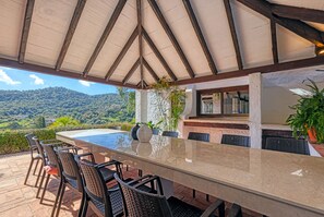 Outdoor dining - Family holidays in Spain, ideal for groups, 11bed estate with 2 pools, jacuzzi.. (Casares)